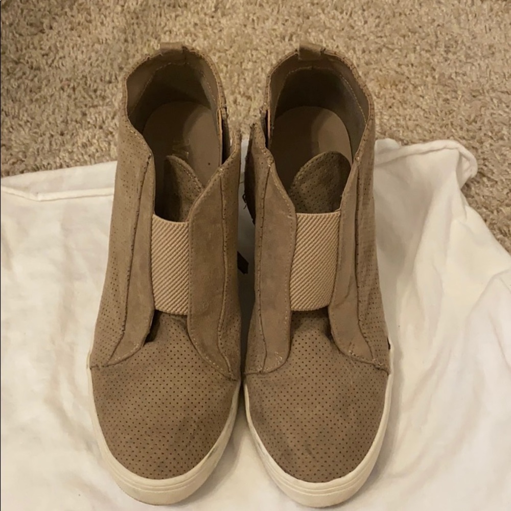 Mia Wedge Boots